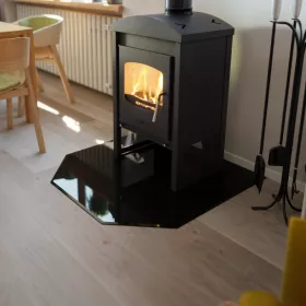 Sklo pod kamna - FLAMINGO Šestihran 1000x1000 mm, černé, fazeta / 6 mm HS Flamingo